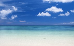 夏日冲绳  冲绳岛图片 一望无际的沙滩 冲绳岛的碧海蓝天 风景壁纸