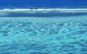夏日冲绳  冲绳岛图片 深邃的蓝色海水 冲绳岛的碧海蓝天 风景壁纸