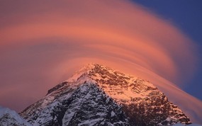 地球瑰宝 大尺寸自然风景壁纸精选 第六辑 Wind Cloud Over Mount Everest From Sagarmatha National Park Nepal 尼泊尔 萨加玛塔国家公园 风吹过珠穆朗玛峰图片壁纸 地球瑰宝大尺寸自然风景壁纸精选 第六辑 风景壁纸