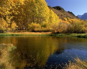 秋天壁纸合集 秋天的湖面 秋天景色壁纸 经典秋天景色壁纸 风景壁纸