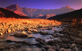 世界名胜之旅 美洲篇 南非 德拉肯斯堡山脉图片 Drakensberg and Tugela River at Sunset Royal Natal National Park South Africa 世界名胜之旅美洲篇 风景壁纸