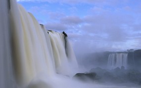  Cascades of Iguazu Falls Iguazu Falls National Park Brazil 巴西 伊瓜苏瀑布图片壁纸 Webshots Daily Photos 2008年3月版高清壁纸(下辑) 风景壁纸