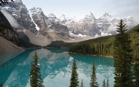 微软必应壁纸 Bing s Best 高清壁纸 加拿大班芙国家公园 梦莲湖 Lake Moraine in Banff National Park Alberta Canada 微软Windows 7 主题-Bing 高清壁纸 风景壁纸