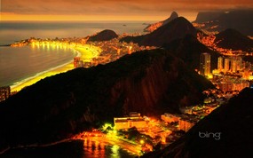 微软必应壁纸 Bing s Best 高清壁纸 巴西 里约热内卢夜景 Rio de Janeiro Brazil at night 微软Windows 7 主题-Bing 高清壁纸 风景壁纸