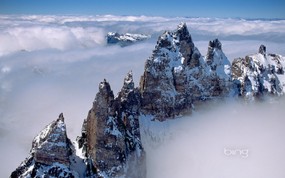 微软必应壁纸 Bing s Best 高清壁纸 安第斯山脉中位于阿根廷境内的锯齿峰 Jagged peaks in the Patagonian Andes in Argentina 微软Windows 7 主题-Bing 高清壁纸 风景壁纸