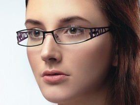 迷人电眼眼镜美女模特高清壁纸 壁纸7 迷人电眼眼镜美女模特 广告壁纸