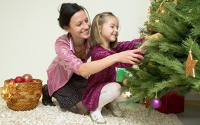  布置圣诞树 可爱宝宝过圣诞图片 快乐圣诞节-圣诞人物主题摄影(二) 节日壁纸