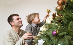  布置圣诞树 可爱宝宝过圣诞图片 快乐圣诞节-圣诞人物主题摄影(二) 节日壁纸