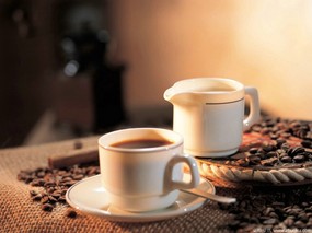 香浓咖啡与咖啡豆壁纸 壁纸1 香浓咖啡与咖啡豆壁纸 静物壁纸