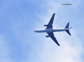  天空中的飞机图片 Airplane Sky Airplane Wallpaper 翱翔蓝天-飞机壁纸 汽车壁纸