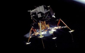 One Giant Leap for Mankind  Eagle In Lunar Orbit 绕月轨道上的登月舱 阿波罗11号登月40周年纪念壁纸 人文壁纸