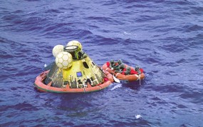 One Giant Leap for Mankind  Apollo 11 Crew in Raft before Recovery 返回地球的溅落点 阿波罗11号登月40周年纪念壁纸 人文壁纸