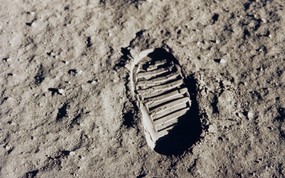 One Giant Leap for Mankind  Apollo 11 bootprint 奥尔德林留下的月球脚印 阿波罗11号登月40周年纪念壁纸 人文壁纸