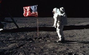 One Giant Leap for Mankind  Buzz Aldrin and the U S flag on the Moon 巴兹 奥尔德林和国旗 阿波罗11号登月40周年纪念壁纸 人文壁纸