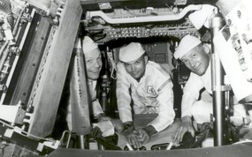 One Giant Leap for Mankind  Apollo 11 Crew Conduct Checks in the Command Module 登月舱日常检查 阿波罗11号登月40周年纪念壁纸 人文壁纸