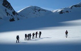 滑雪圣地 阿尔卑斯山度假壁纸 向雪山进军图片壁纸 滑雪圣地阿尔卑斯山度假壁纸 人文壁纸