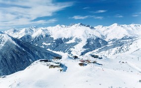 滑雪圣地 阿尔卑斯山度假壁纸 阿尔卑斯山滑雪场图片壁纸 滑雪圣地阿尔卑斯山度假壁纸 人文壁纸