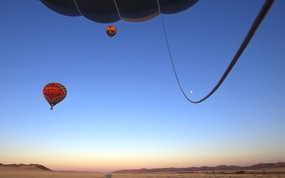 文化之旅 地理人文景观壁纸精选 第二辑 Hot Air Balloons Take Off at Sunrise Namib Desert Namibia 纳米比亚 纳米比沙漠热气球图片壁纸 文化之旅地理人文景观壁纸精选 第二辑 人文壁纸
