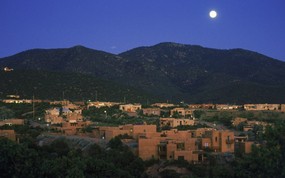 文化之旅 地理人文景观壁纸精选 第一辑 Moonrise Over Santa Fe New Mexico 新墨西哥 圣达菲月色图片壁纸 文化之旅地理人文景观(一) 人文壁纸