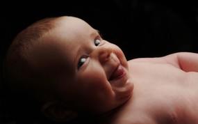  可爱婴儿摄影 趣怪表情小宝宝图片壁纸 爱与纯真-可爱婴儿儿童摄影壁纸 摄影壁纸