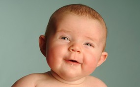  可爱婴儿摄影 宝宝的怪笑图片壁纸 爱与纯真-可爱婴儿儿童摄影壁纸 摄影壁纸
