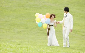 新娘新郎 户外婚纱摄影壁纸 花园里的白色婚礼-婚纱摄影壁纸 摄影壁纸