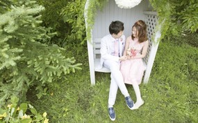  Garden Wedding Photography Bride and groom in garden 花园里的白色婚礼-婚纱摄影壁纸 摄影壁纸