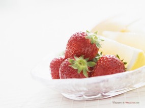  草莓图片 餐桌草莓壁纸 Strawberry Photo Strawberry Wallpaper 健康早餐-美食摄影壁纸 摄影壁纸