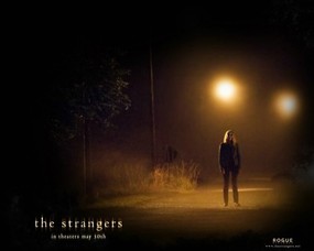  下载 陌生人The Strangers 电影壁纸 美国变态杀手电影《陌生人The Strangers》 影视壁纸