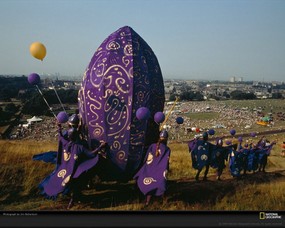 国家地理色彩专题 Life in Color Purple 生活中的紫色 爱丁堡边缘艺术节的艺术周日 他们将表演名为 初生 的剧目 Edinburgh Festival 国家地理色彩专题Life in ColorPurple 生活中的紫色 月历壁纸